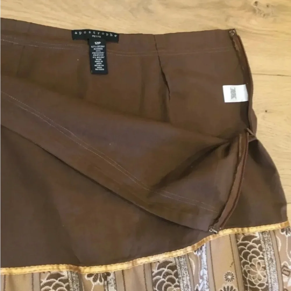 Apostrophe Skirt Size 12P Brown Floral Embroidered Side Zipper